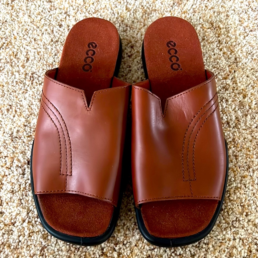 Ecco Shock Point leather sandals - Medium brown - size 38- felted footbed. NWT